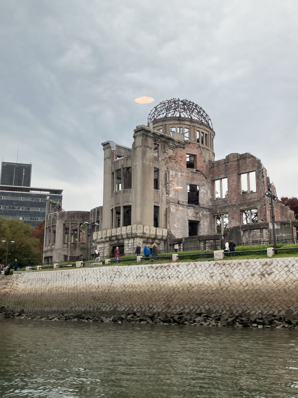 昨日より､広島！ランチは､「ピッツァリーヴァさん」世界チャンピオンのピザを頂きました。美味しかった！楽しかった！
原爆ドームを見学して､ホテル入り。どうぞ､戦争の無い世界を！平和な世界を！